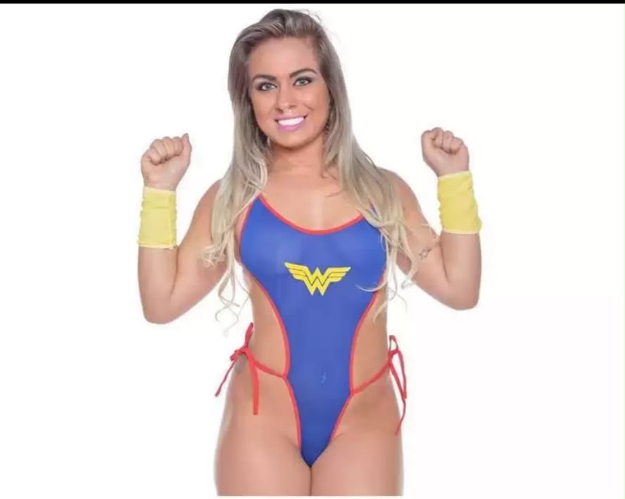 d3507705-63a0-4a72-a4ac-028189d6ec1a MINI FANTASIA PLUS MULHER MARAVILHA